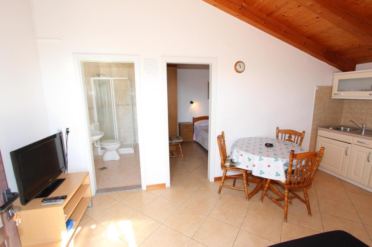 Apartments Malvina ロヴィニ エクステリア 写真